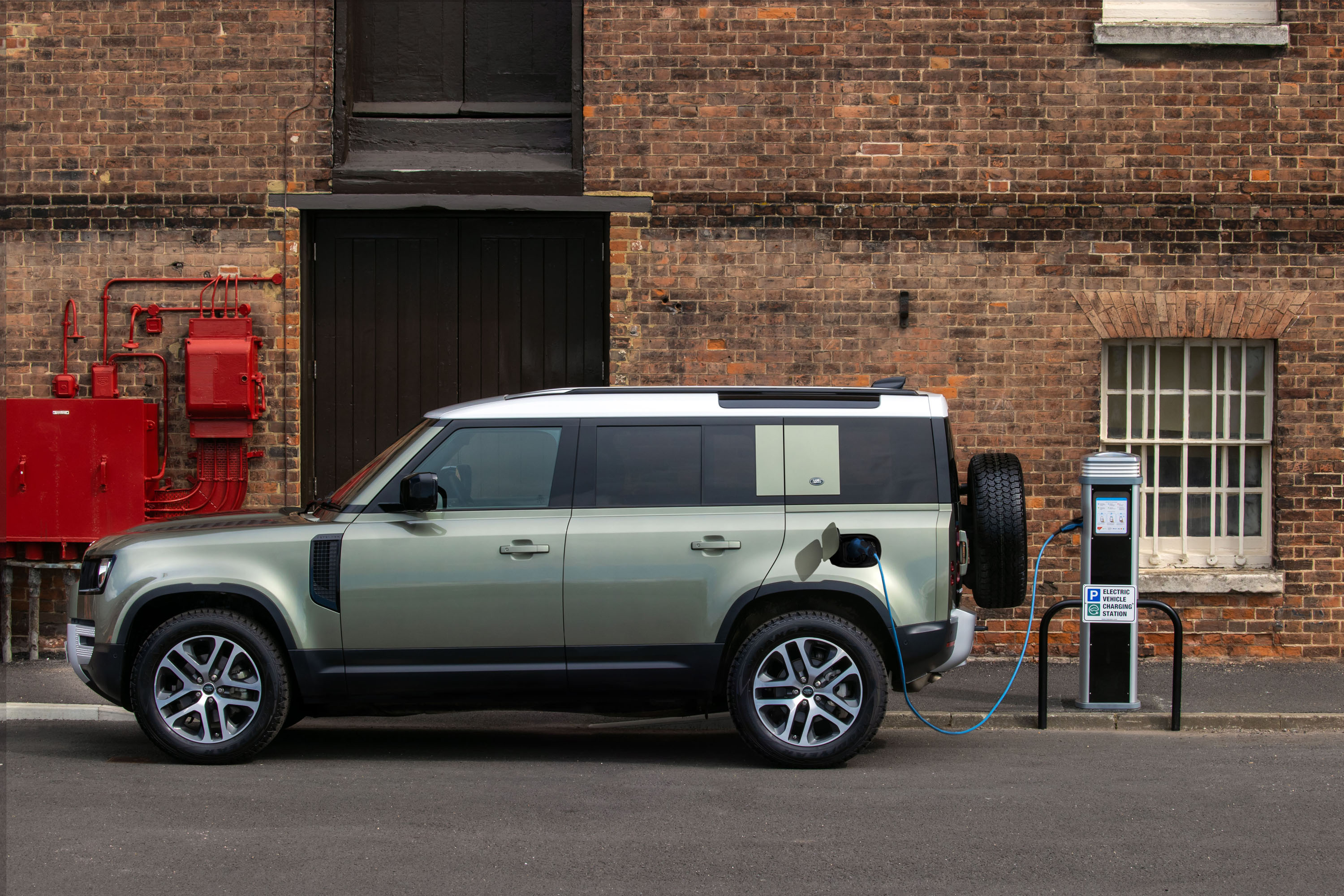 Defender 2021. Ленд Ровер Defender 2021. Лэндровеер2021 Дефендер. Новый Land Rover Defender 2021. Ленд Ровер Дефендер 110 2021.