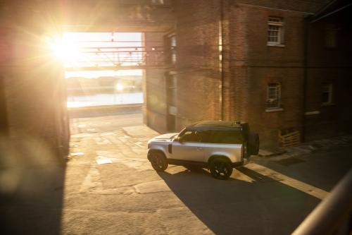 Land Rover Defender (2021) - picture 9 of 88