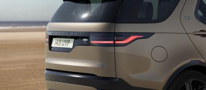 Land Rover Discovery (2021) - picture 12 of 59