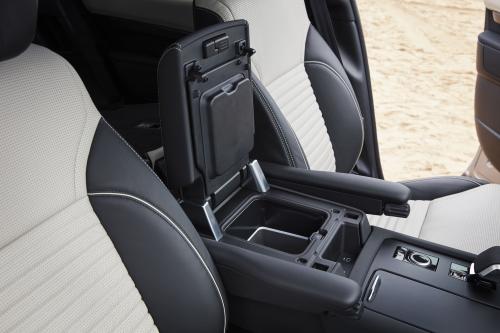 Land Rover Discovery (2021) - picture 40 of 59