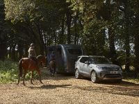 Land Rover Discovery (2021) - picture 10 of 59
