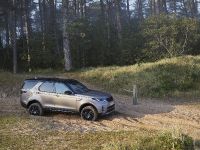 Land Rover Discovery (2021) - picture 27 of 59