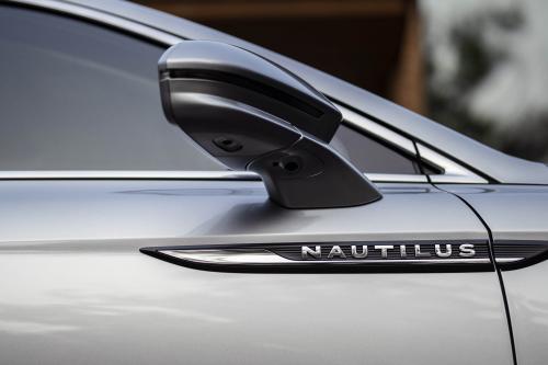 Lincoln Nautilus (2021) - picture 16 of 23