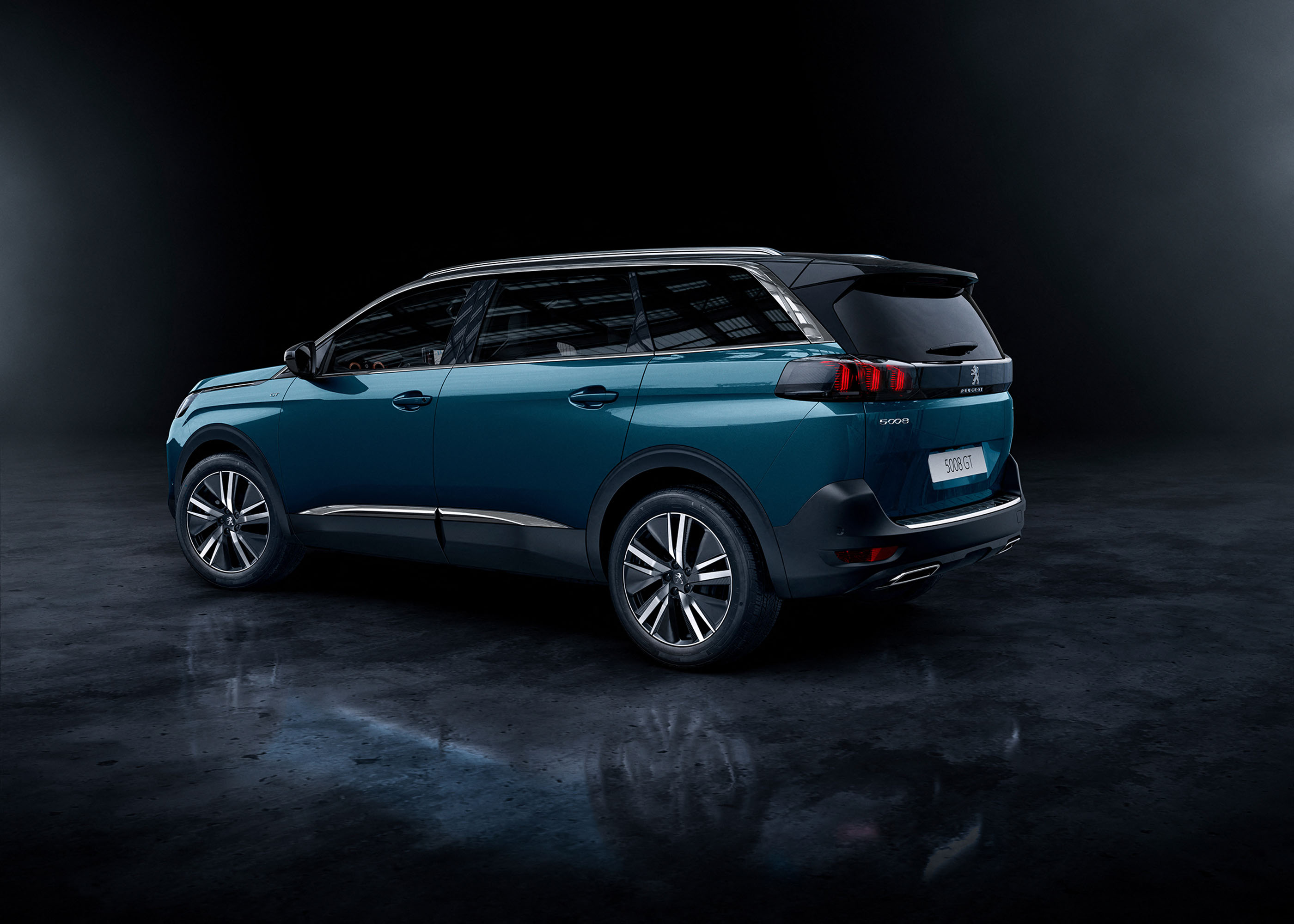 PEUGEOT 5008 SUV