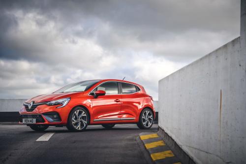Renault Clio E-TECH (2021) - picture 1 of 12