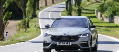 Skoda Octavia vRS Estate (2021) - picture 4 of 9