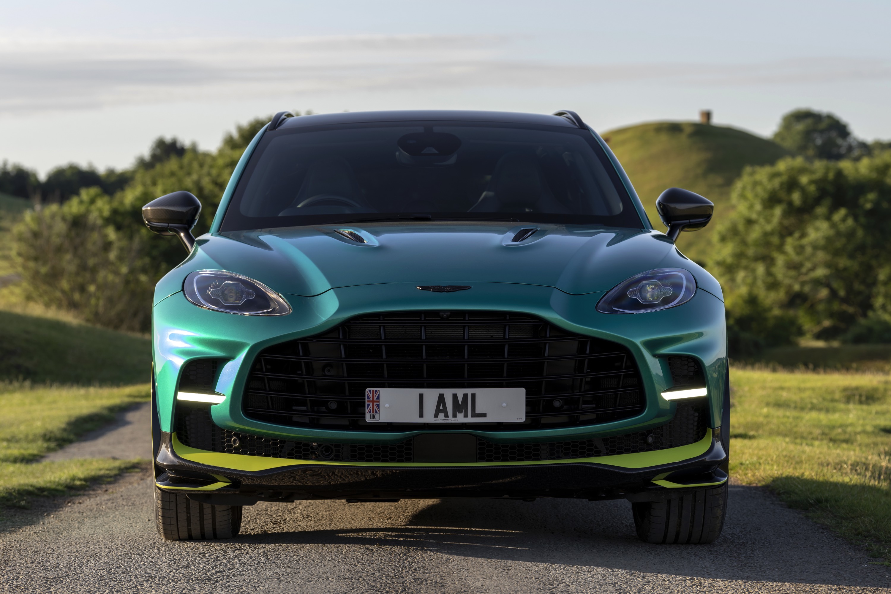 Aston Martin DBX707