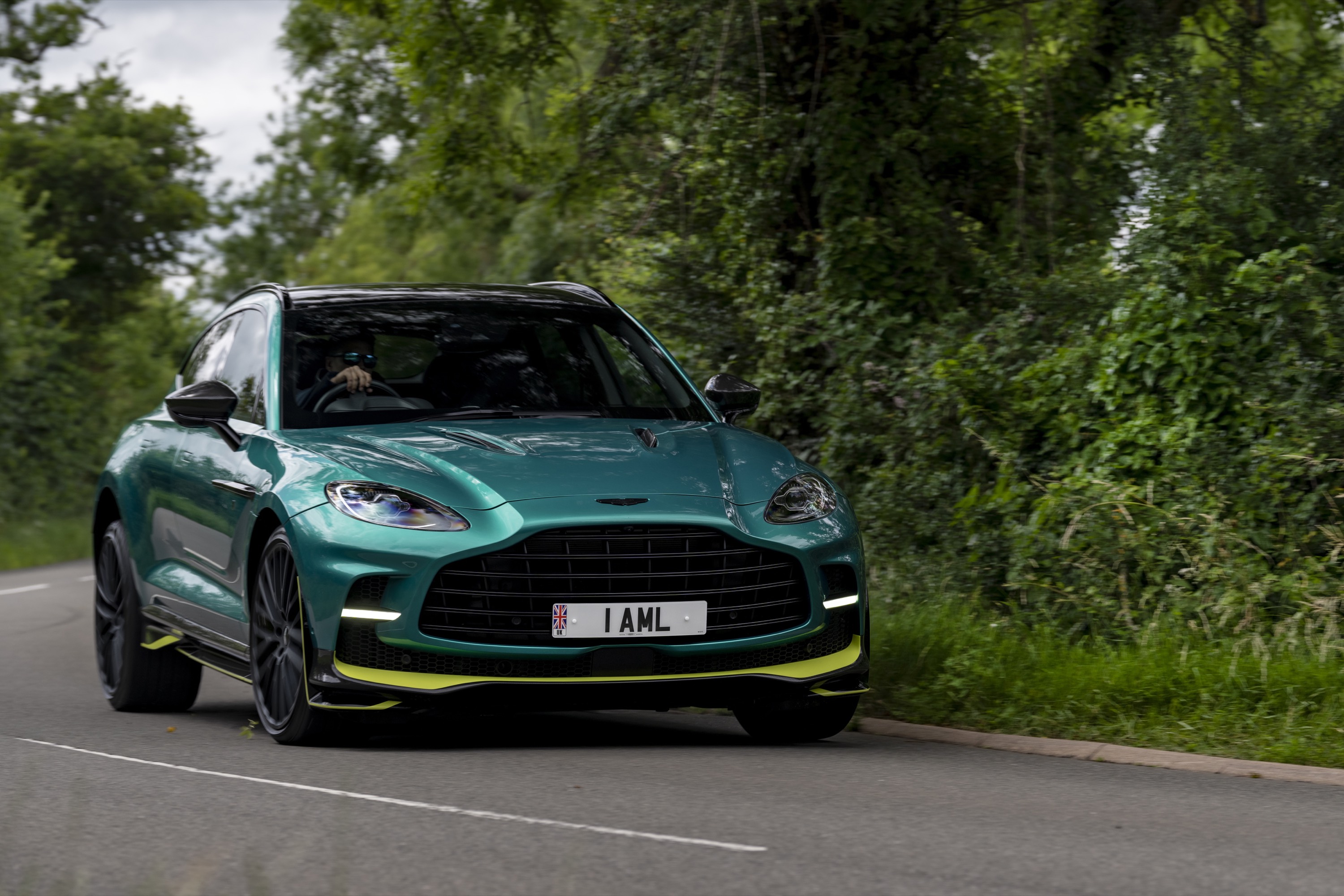 Aston Martin DBX707