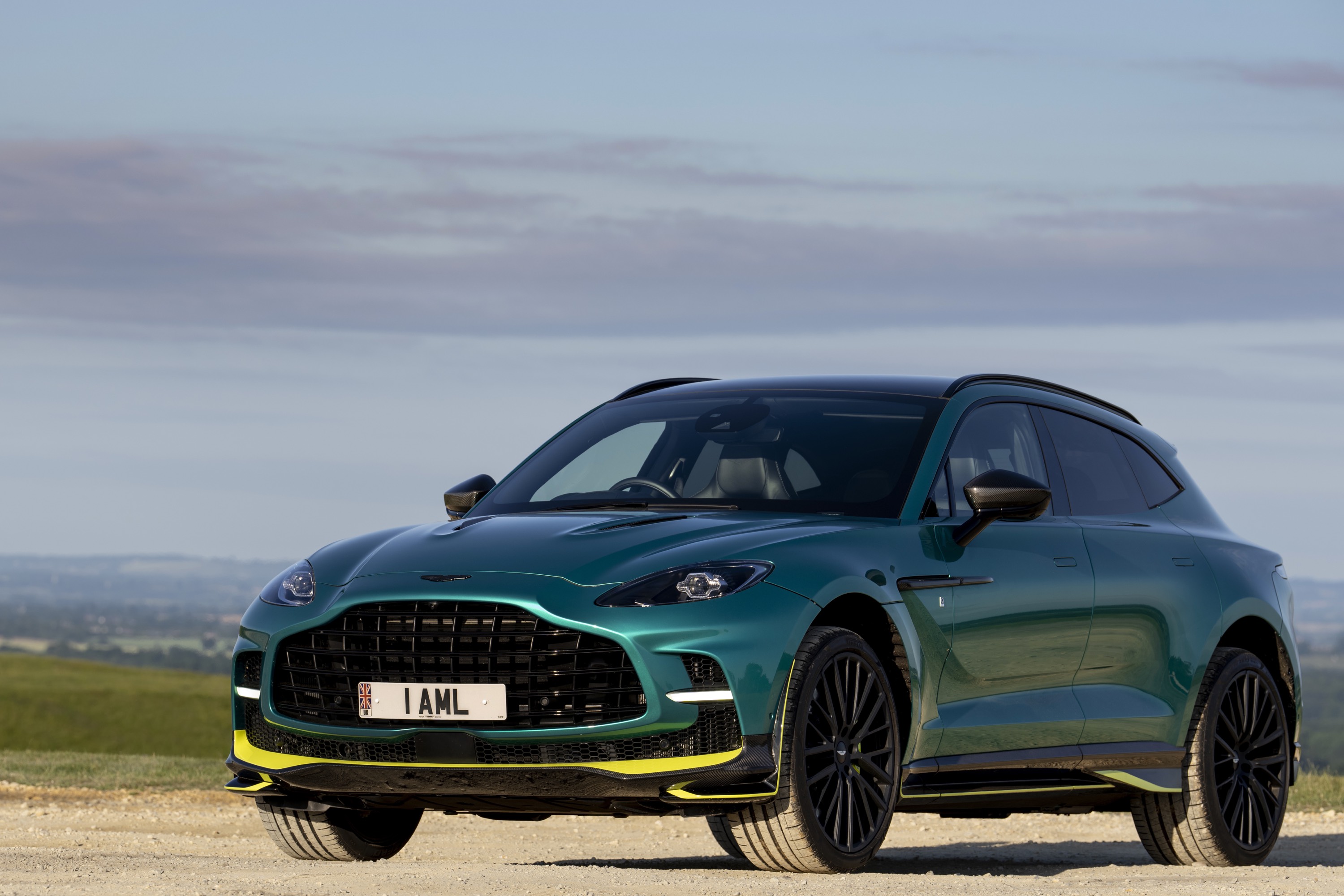 Aston Martin DBX707