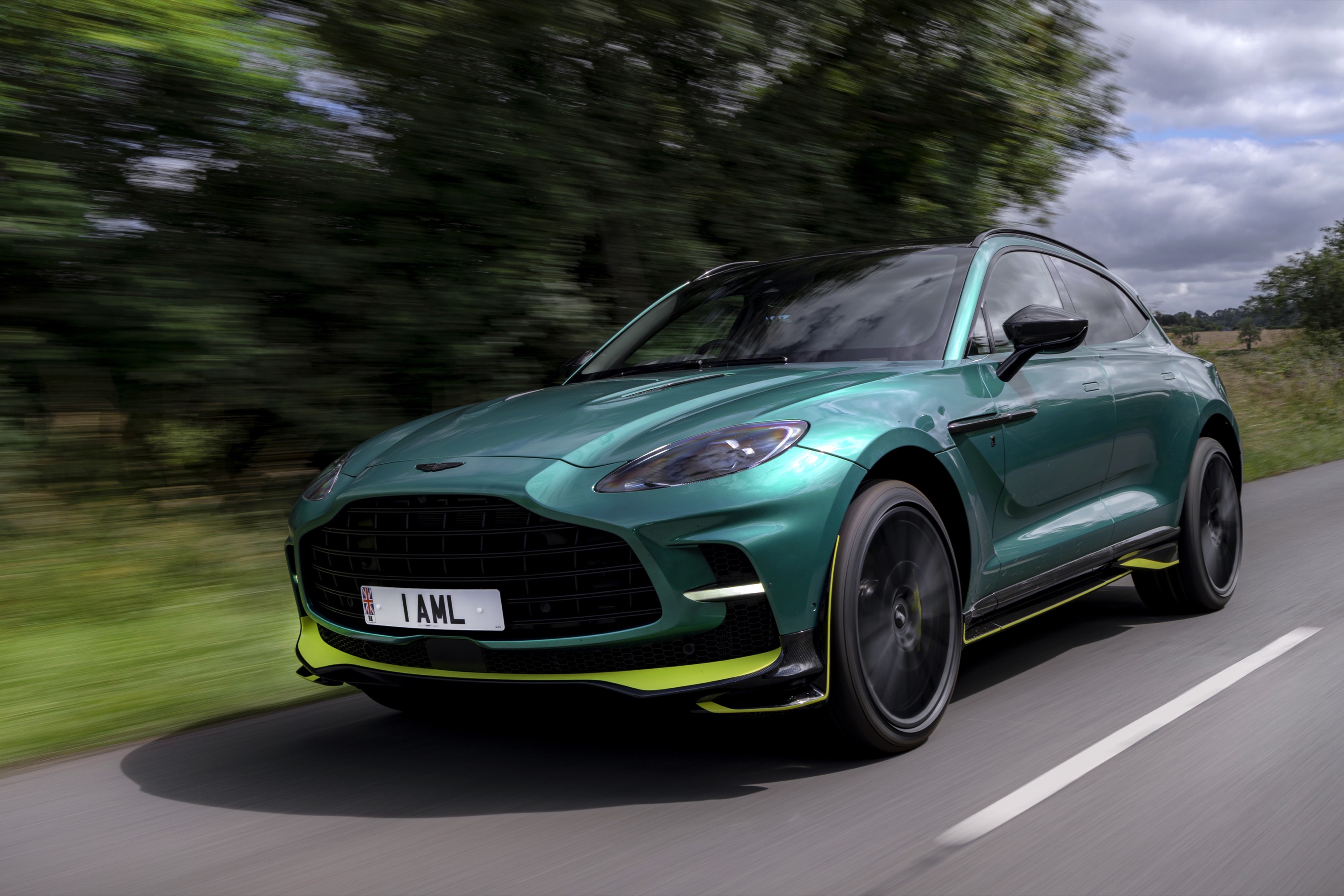 Aston Martin DBX707