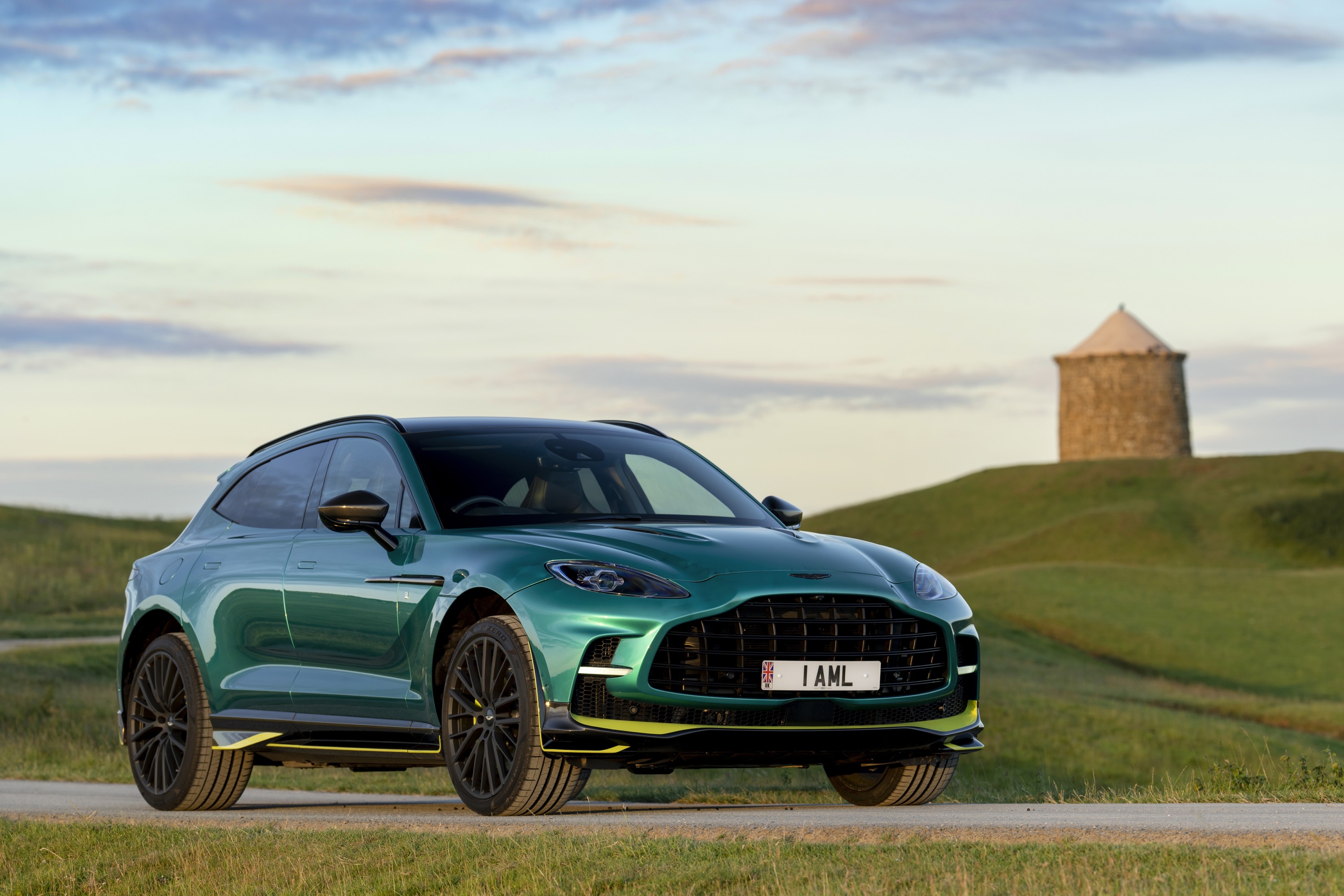 Aston Martin DBX707