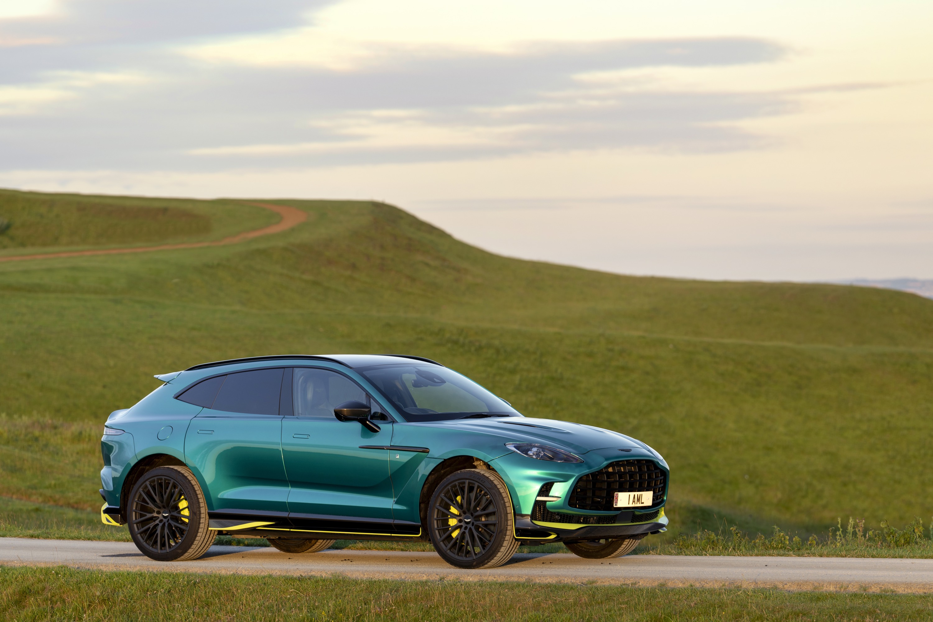 Aston Martin DBX707