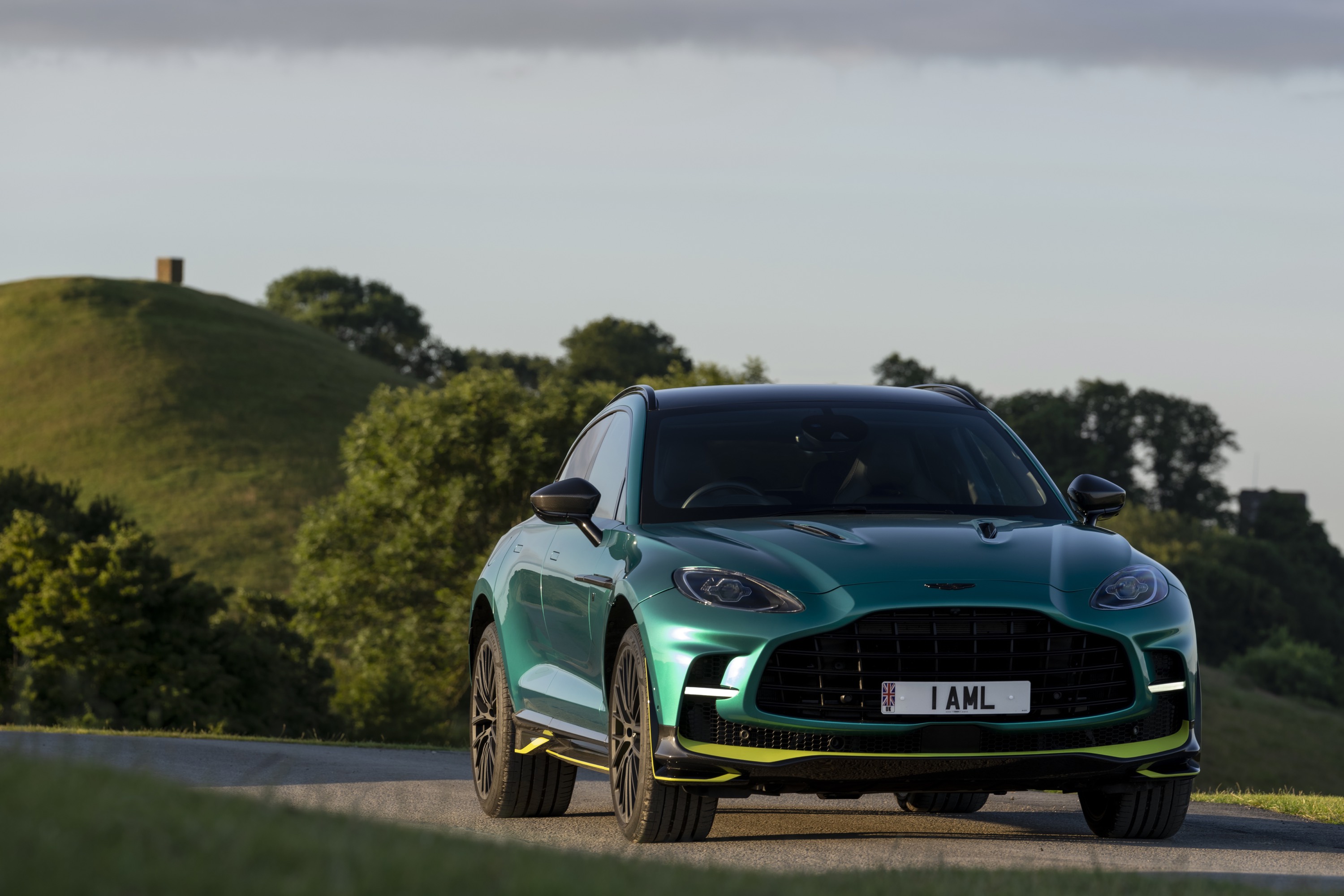 Aston Martin DBX707