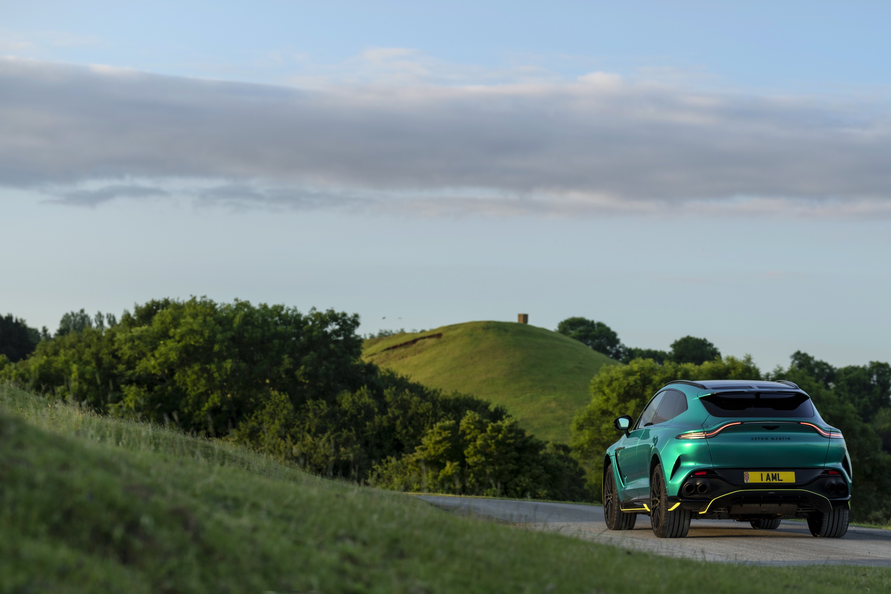 Aston Martin DBX707