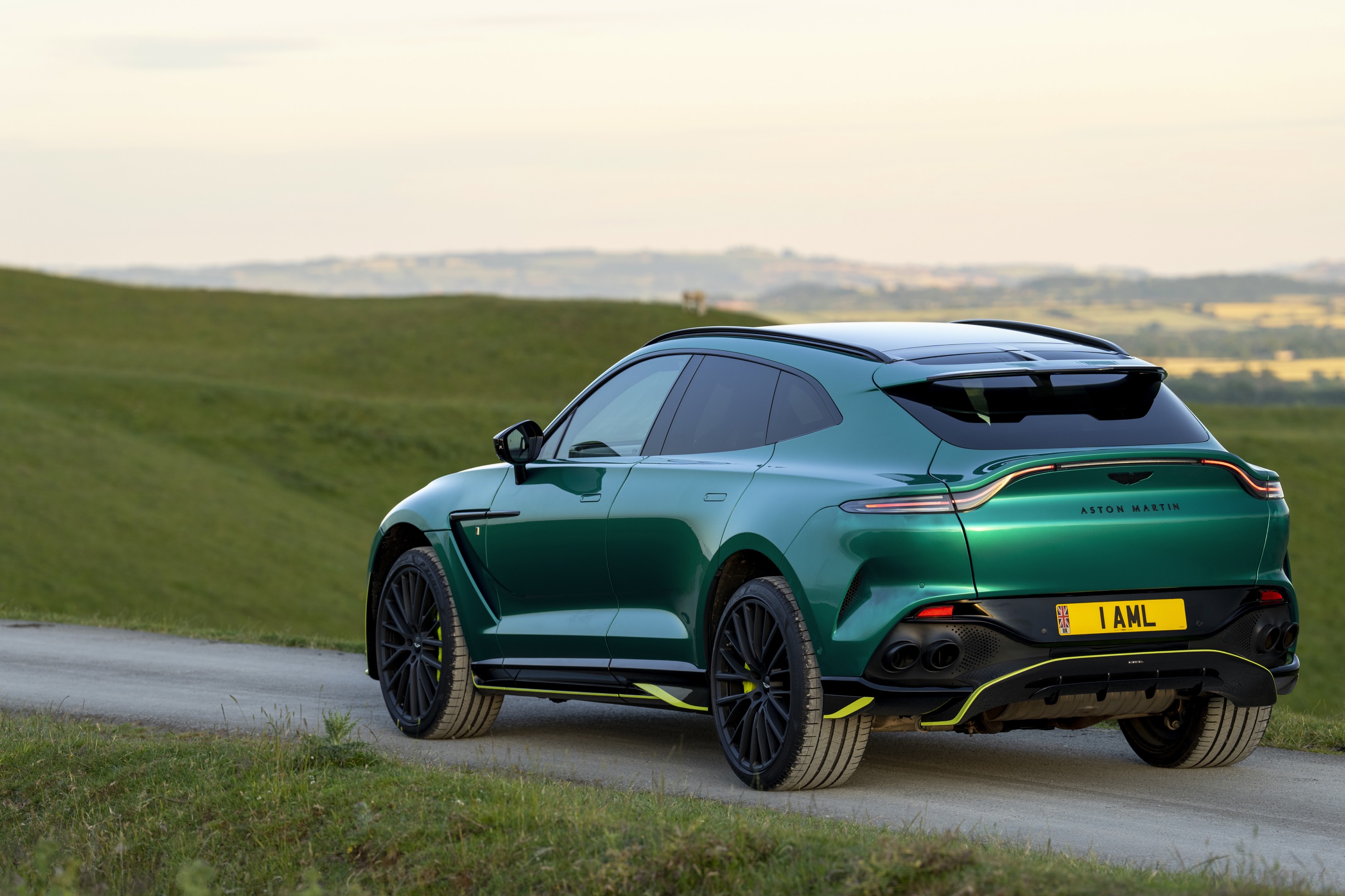 Aston Martin DBX707