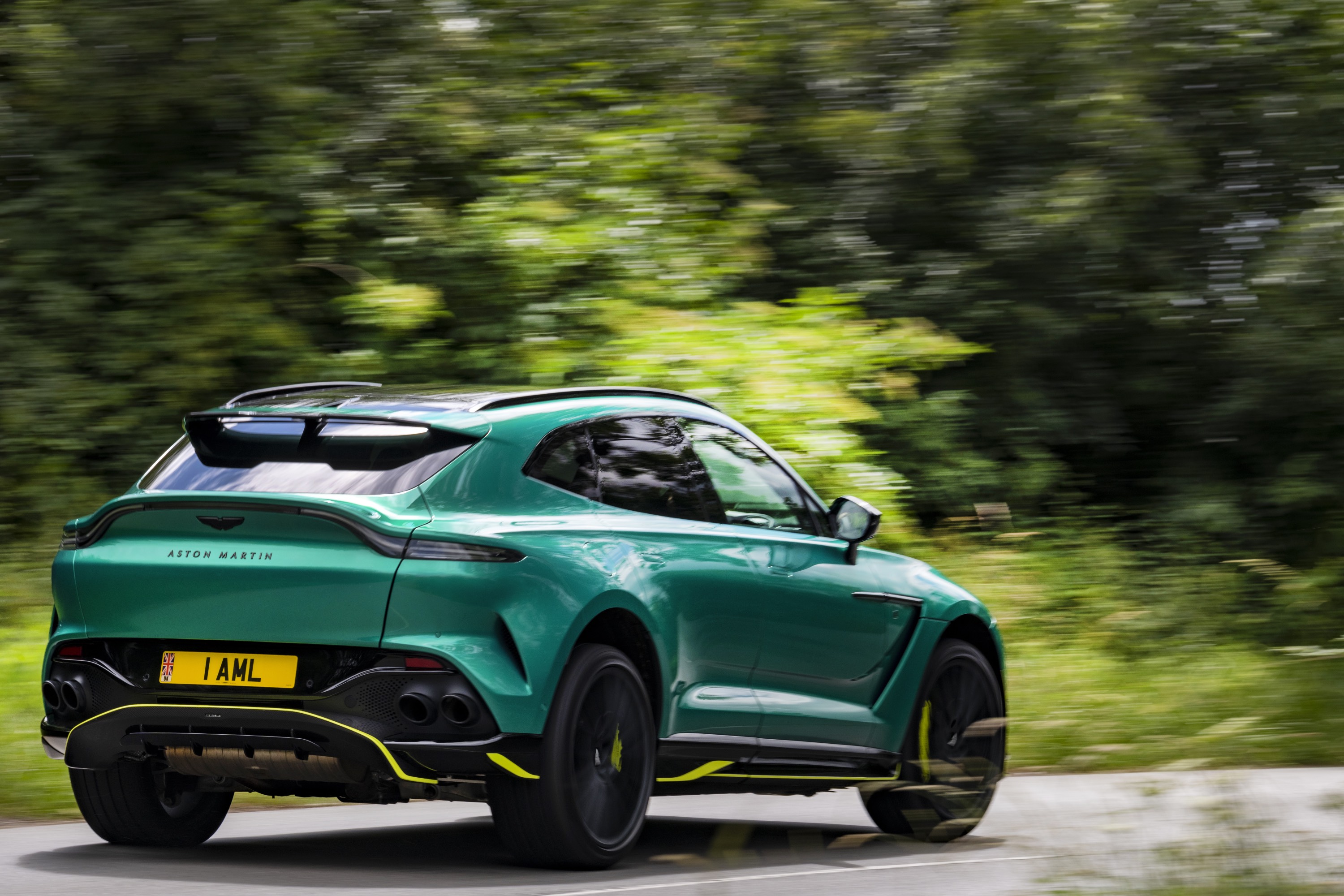 Aston Martin DBX707