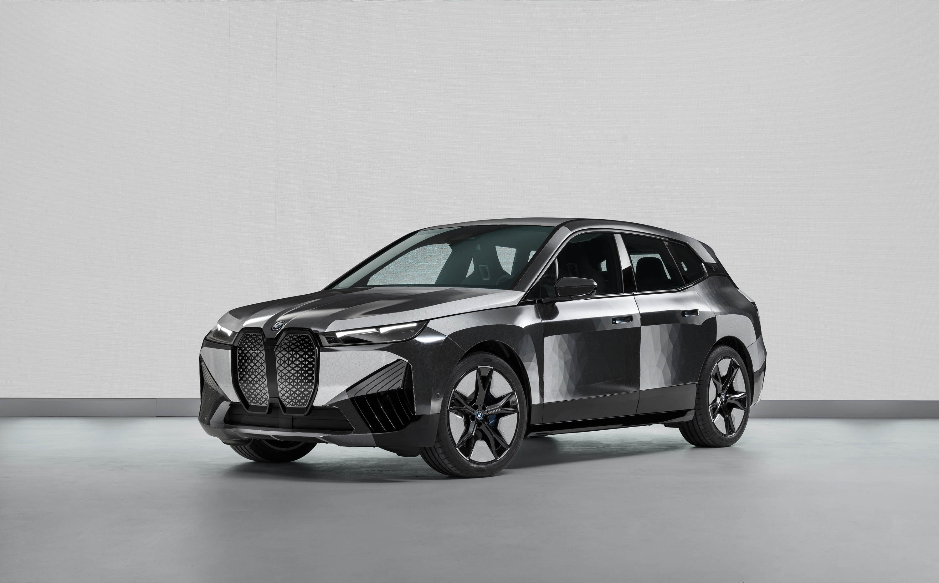 BMW iX Flow E Ink