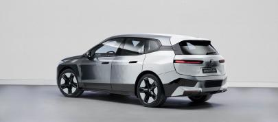 BMW iX Flow E Ink (2022) - picture 12 of 47