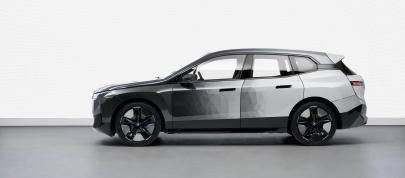 BMW iX Flow E Ink (2022) - picture 31 of 47