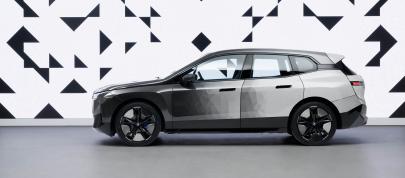 BMW iX Flow E Ink (2022) - picture 36 of 47