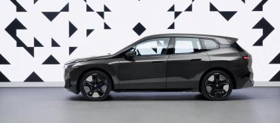 BMW iX Flow E Ink (2022) - picture 39 of 47