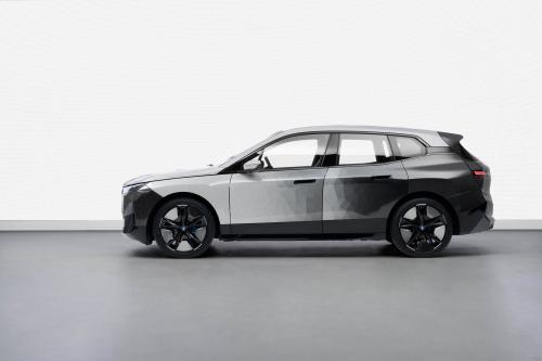 BMW iX Flow E Ink (2022) - picture 32 of 47
