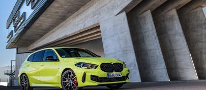 BMW M135i xDrive (2022) - picture 36 of 88