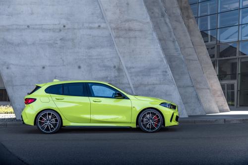 BMW M135i xDrive (2022) - picture 40 of 88