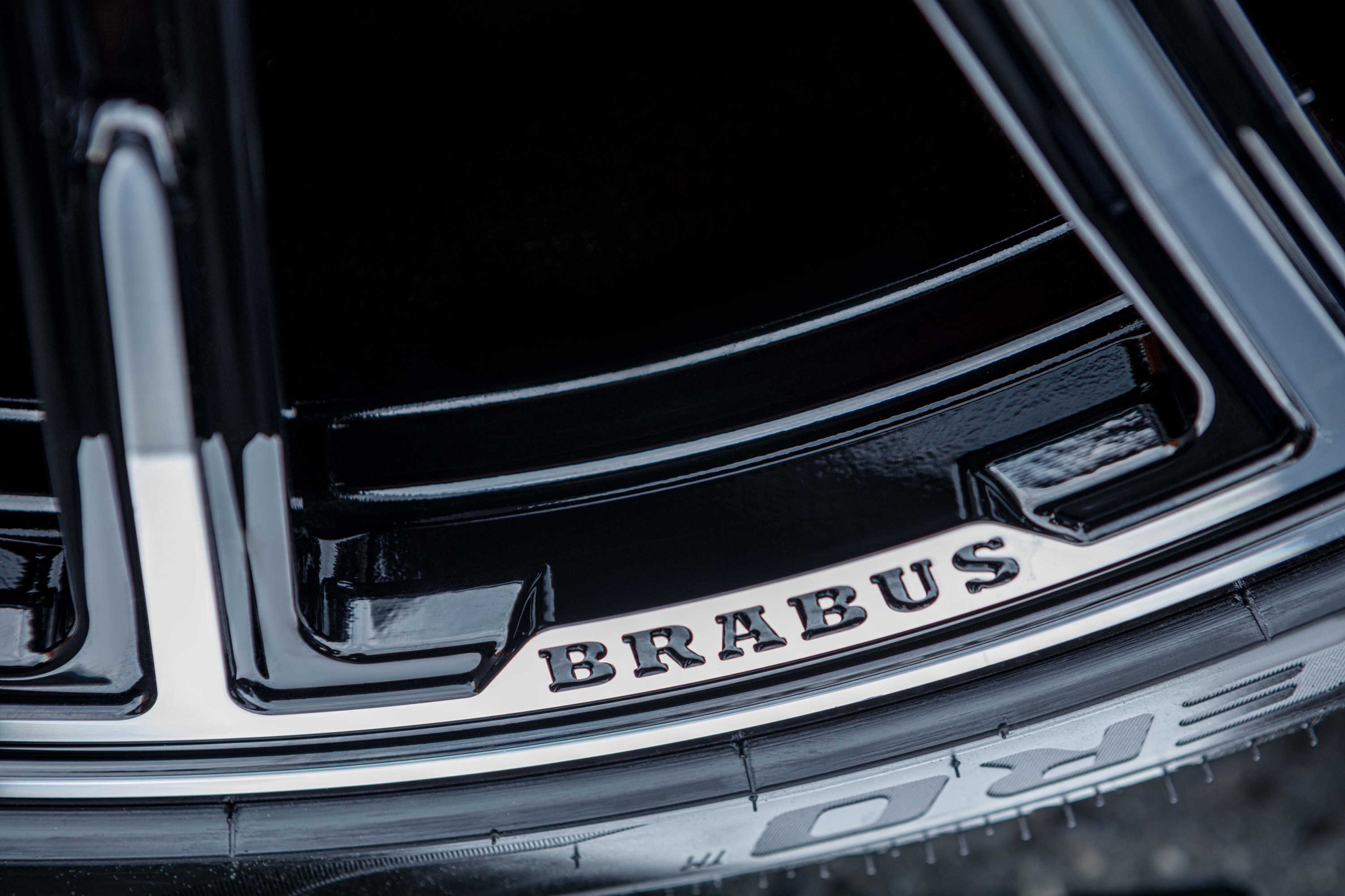 BRABUS Porsche Taycan Turbo S