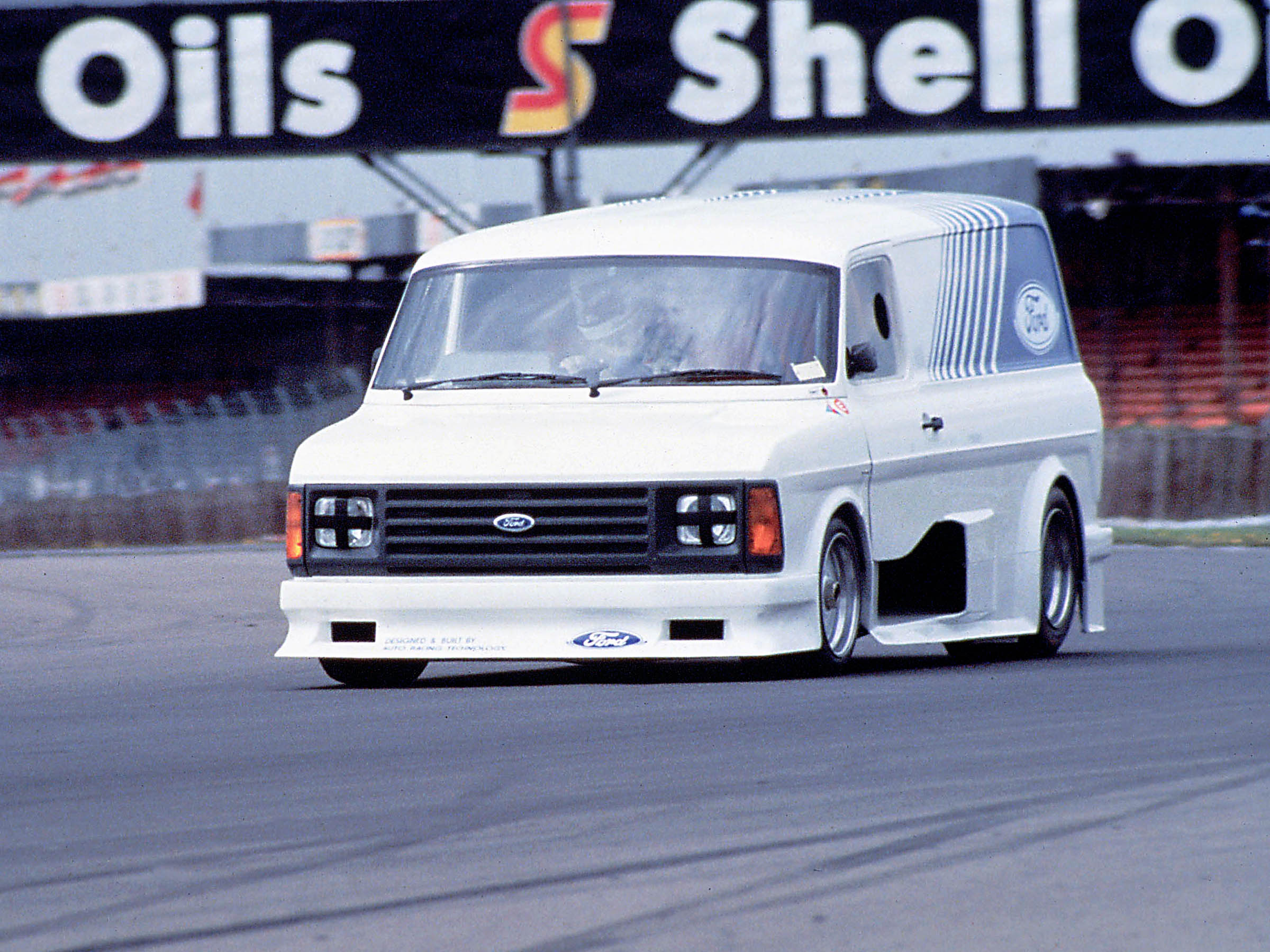 Ford e-Transit SuperVan