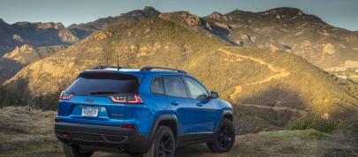 Jeep Cherokee Trailhawk (2022) - picture 12 of 47