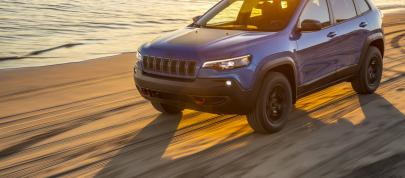 Jeep Cherokee Trailhawk (2022) - picture 23 of 47