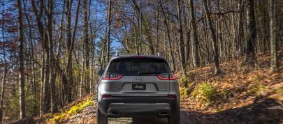Jeep Cherokee Trailhawk (2022) - picture 31 of 47