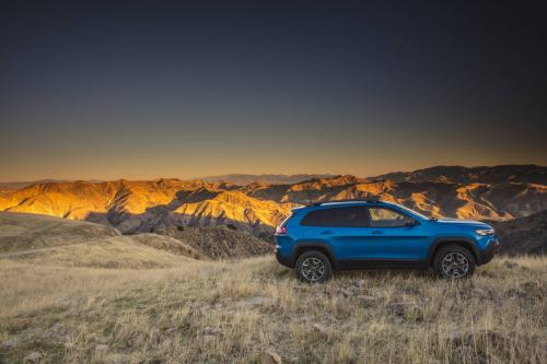 Jeep Cherokee Trailhawk (2022) - picture 8 of 47