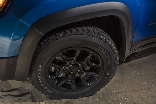 Jeep Cherokee Trailhawk (2022) - picture 16 of 47