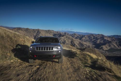 Jeep Cherokee Trailhawk (2022) - picture 17 of 47
