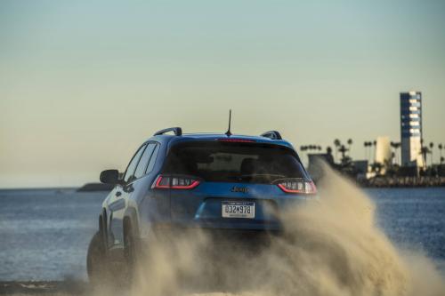 Jeep Cherokee Trailhawk (2022) - picture 25 of 47