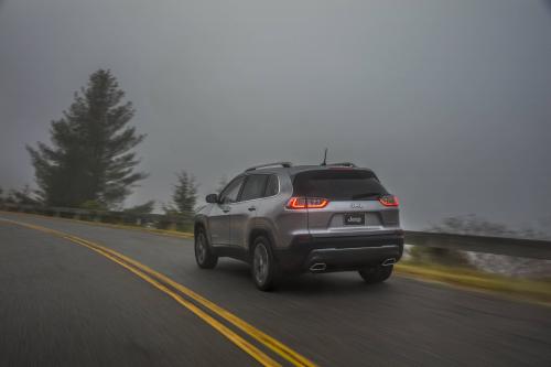 Jeep Cherokee Trailhawk (2022) - picture 32 of 47