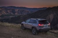 Jeep Cherokee Trailhawk (2022) - picture 22 of 47