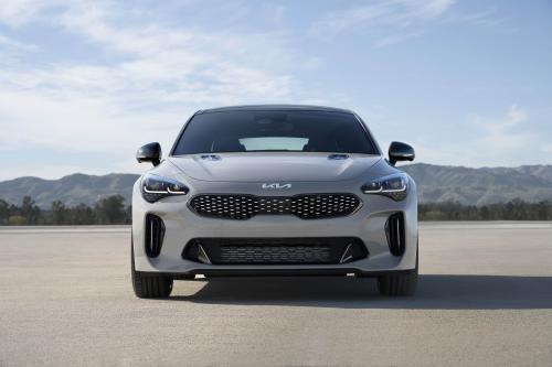 Kia Stinger (2022) - picture 1 of 41