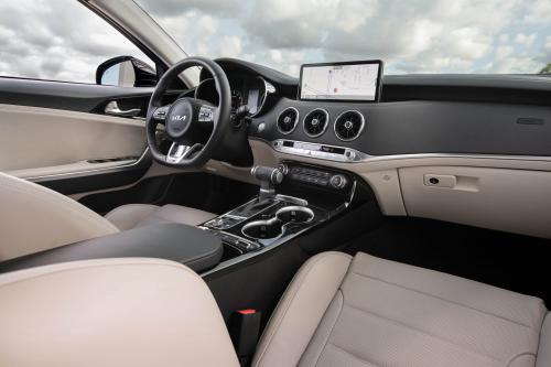 Kia Stinger (2022) - picture 32 of 41