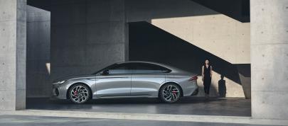 Lincoln Zephyr (2022) - picture 4 of 10