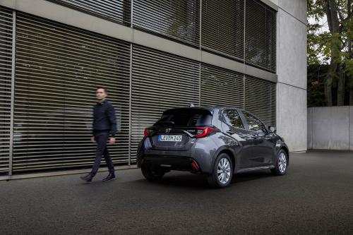 Mazda2 Hybrid (2022) - picture 9 of 23