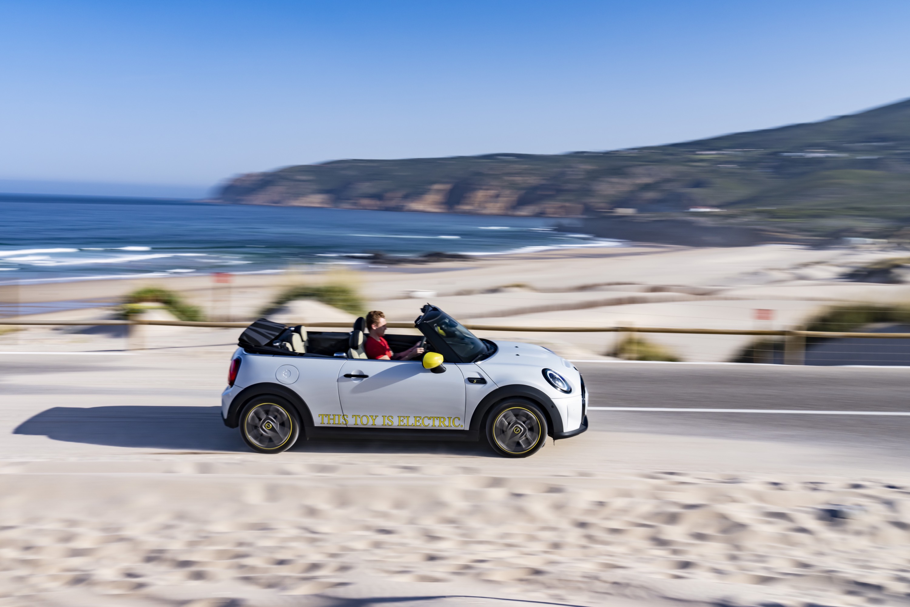 Mini Cooper SE Convertible Concept