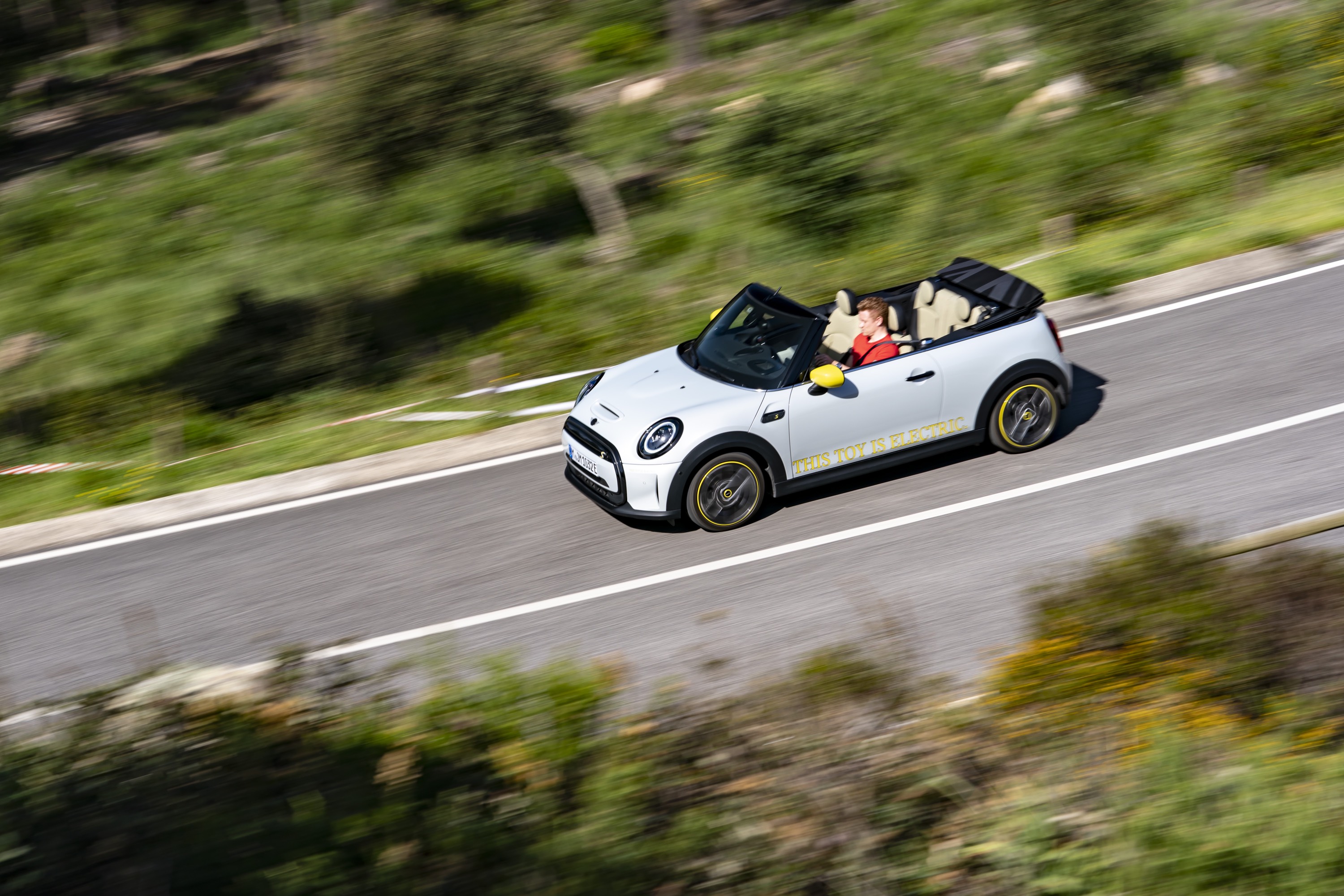 Mini Cooper SE Convertible Concept