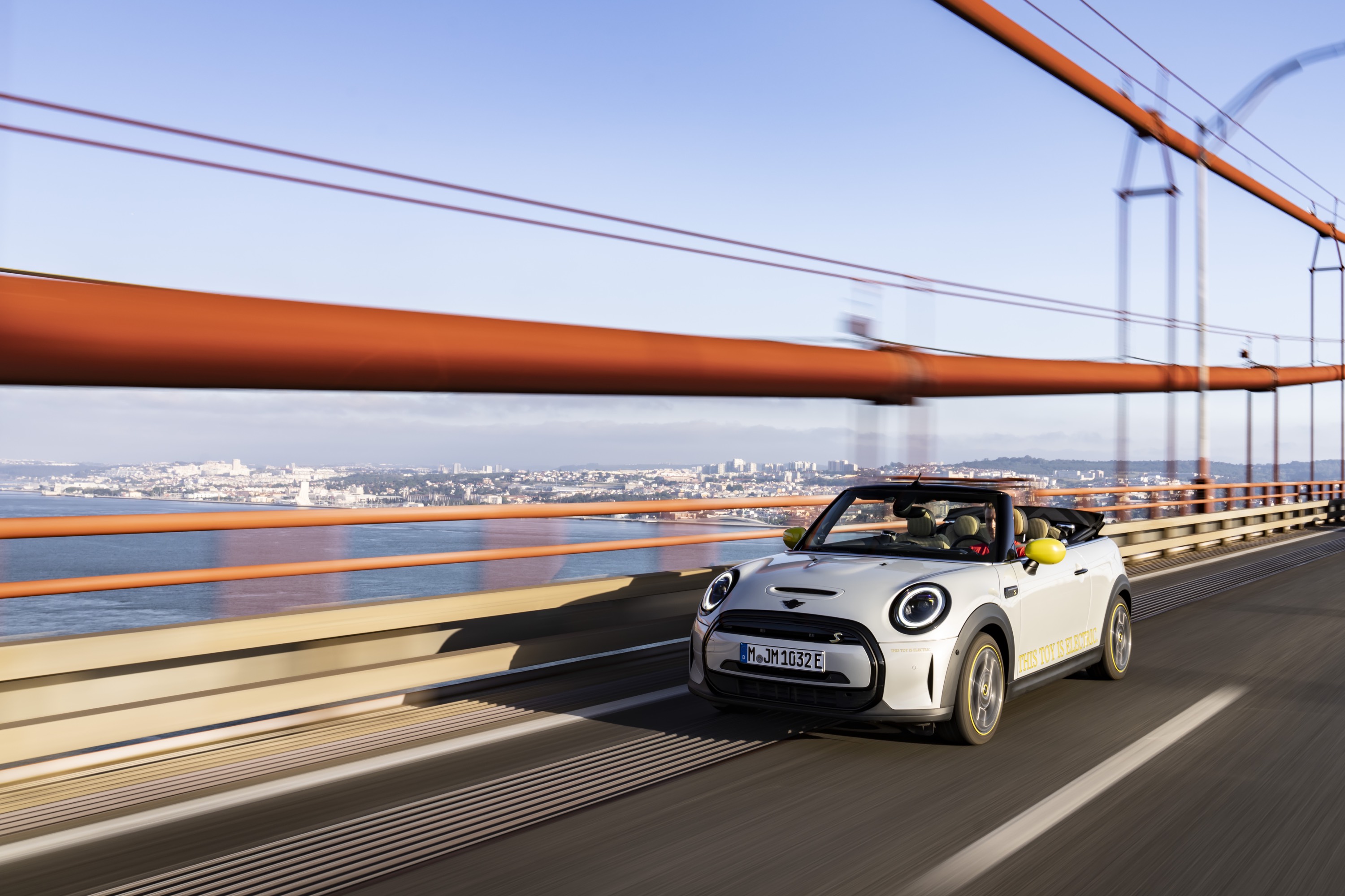 Mini Cooper SE Convertible Concept