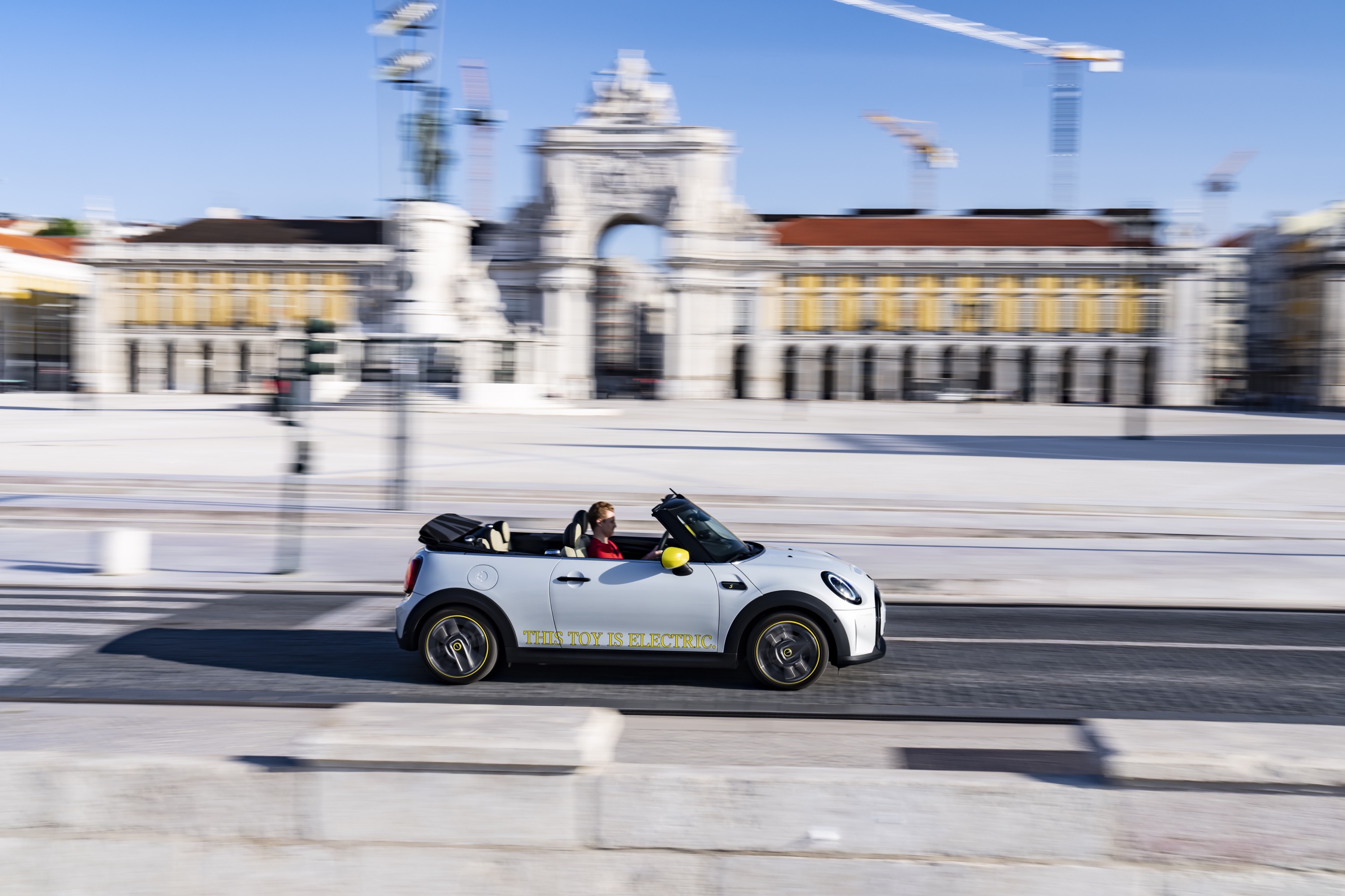 Mini Cooper SE Convertible Concept