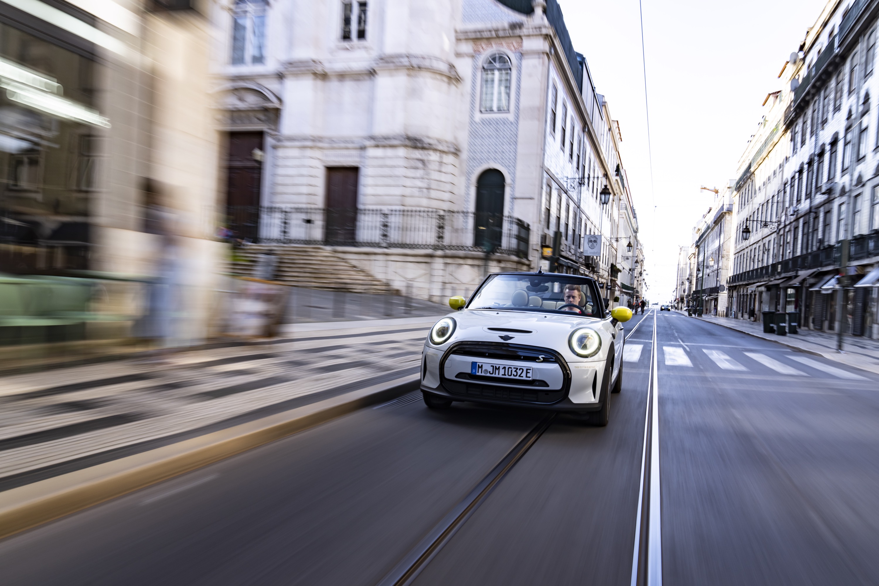 Mini Cooper SE Convertible Concept