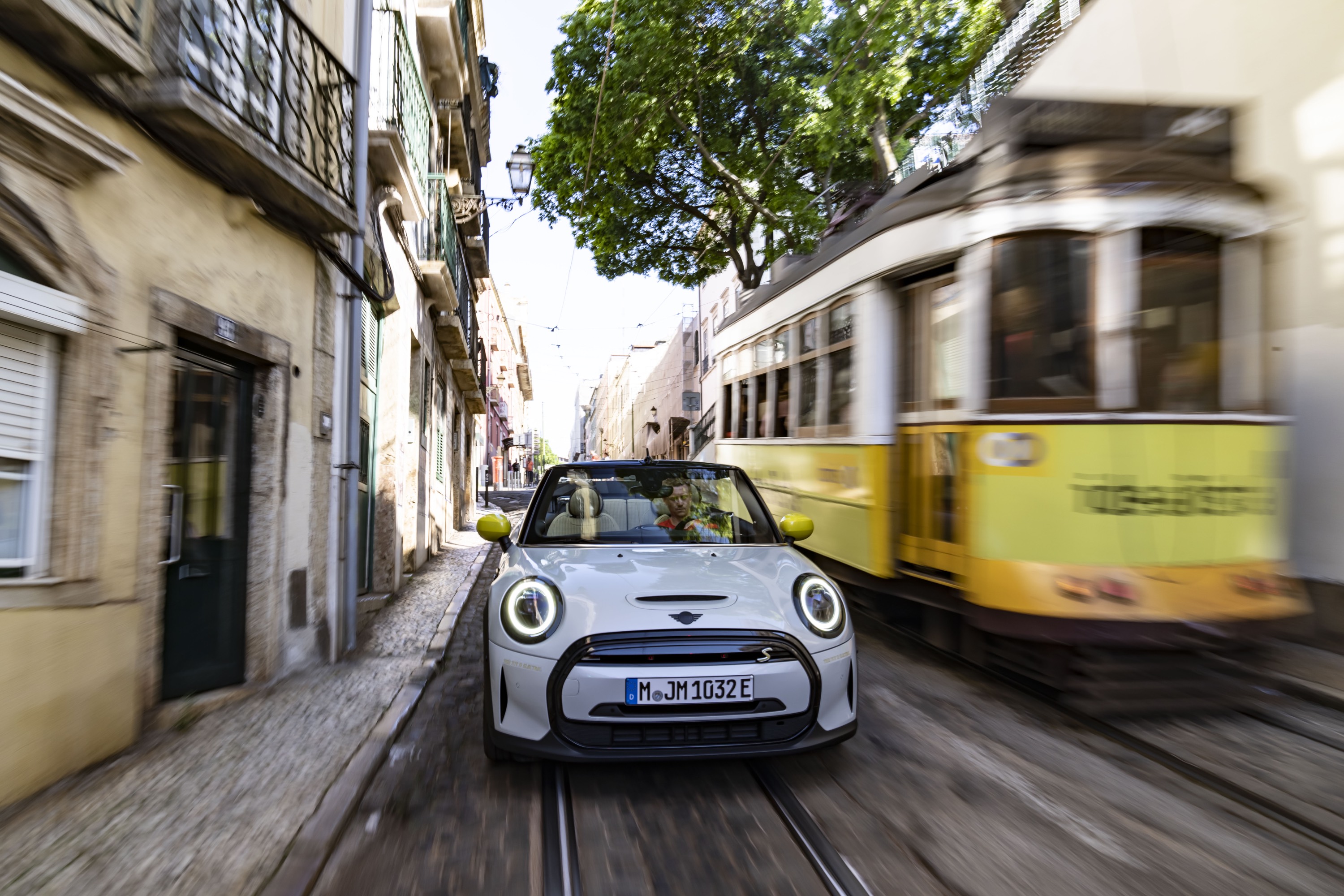 Mini Cooper SE Convertible Concept