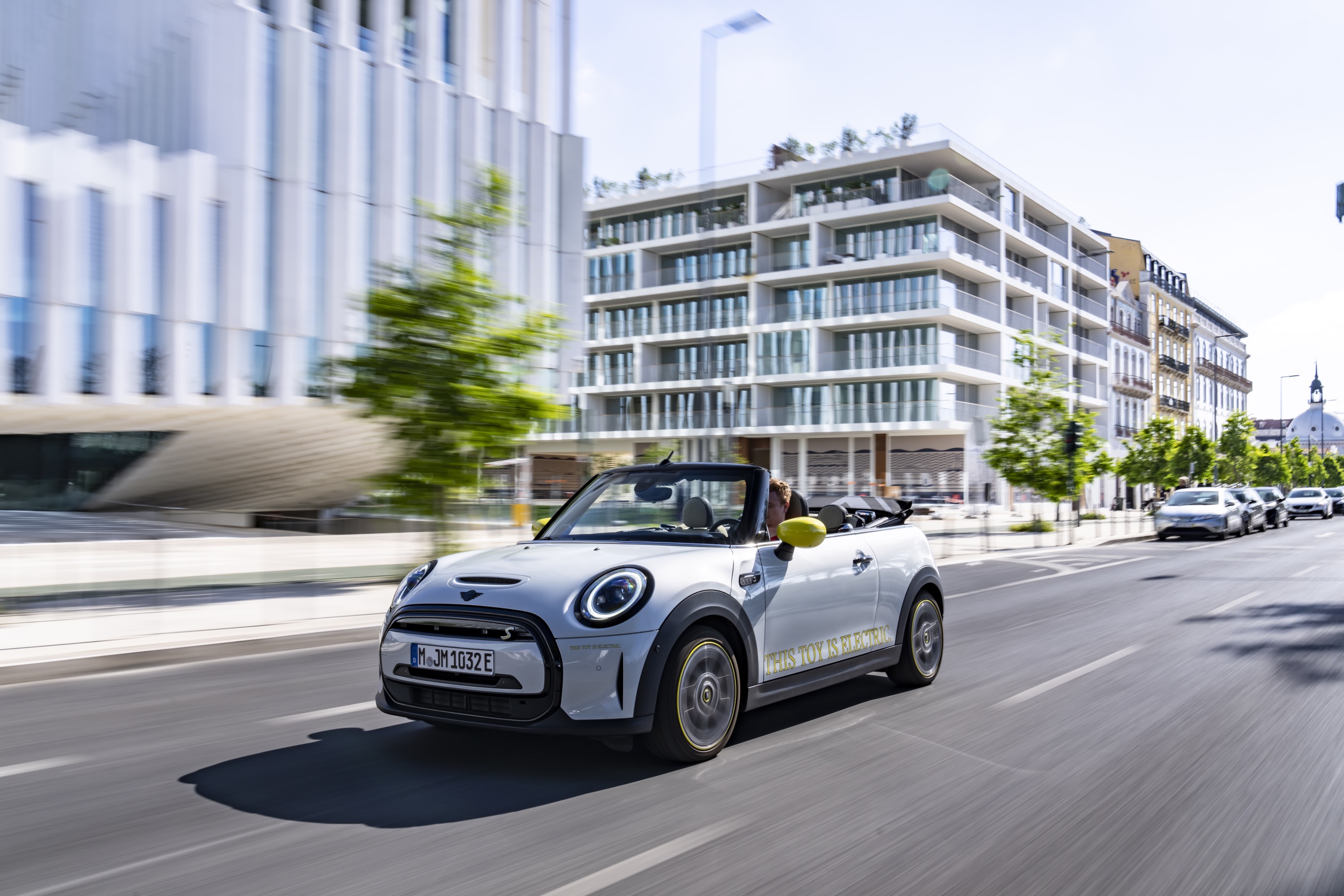 Mini Cooper SE Convertible Concept